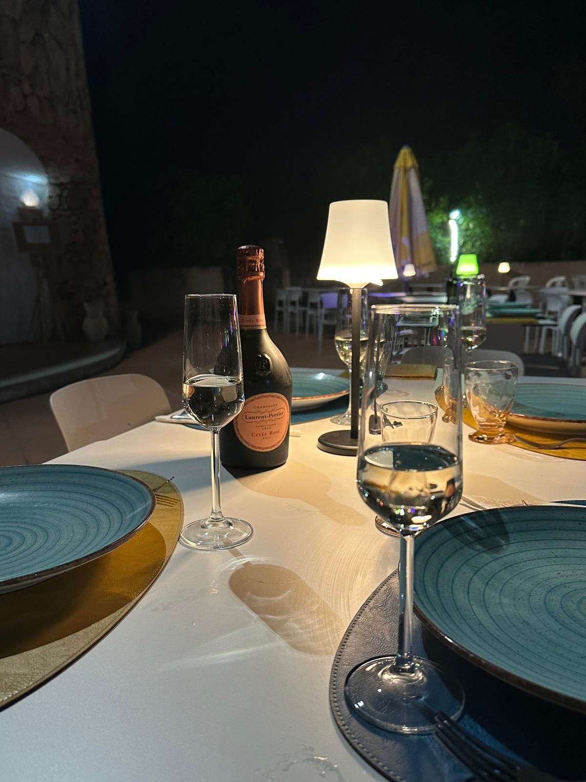 Cena serale con champagne