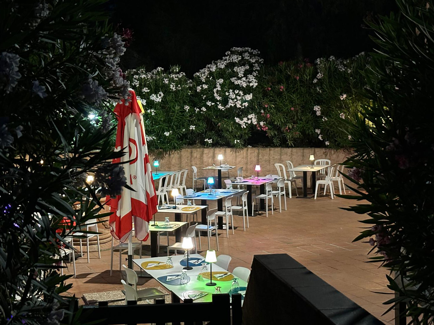 Terrazza esterna di sera